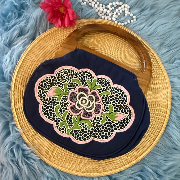 Vintage 1970’s Floral Embroidered Hobo Hippie Handbag With Wooden Handle